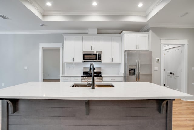 kitchen featuring stainless steel appliances, a large island, and a breakfast bar