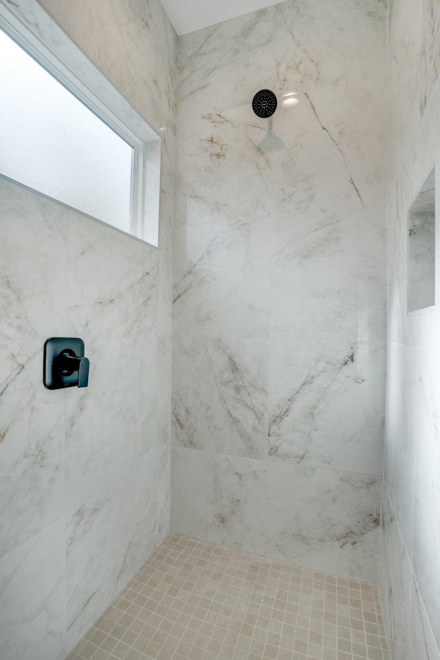 bathroom featuring a tile shower