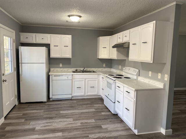 4350 Fortner Cir, Perry, FL 32347 - kitchen featuring white appliances, under cabinet range hood, crown molding, a textured ceiling, and white cabinets