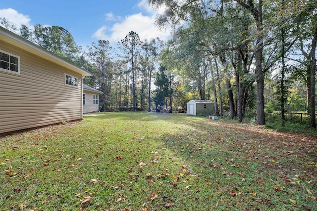 view of yard with a shed