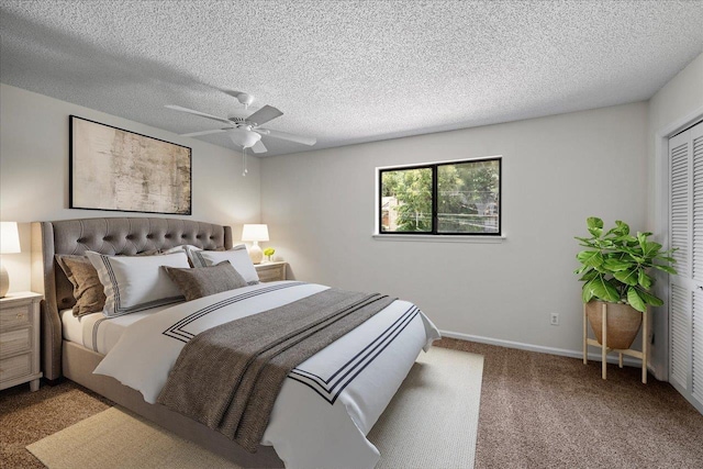 carpeted bedroom featuring ceiling fan, a textured ceiling, and a closet