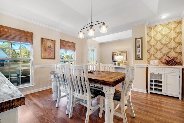 dining space featuring crown molding, light hardwood / wood-style flooring, and a wealth of natural light