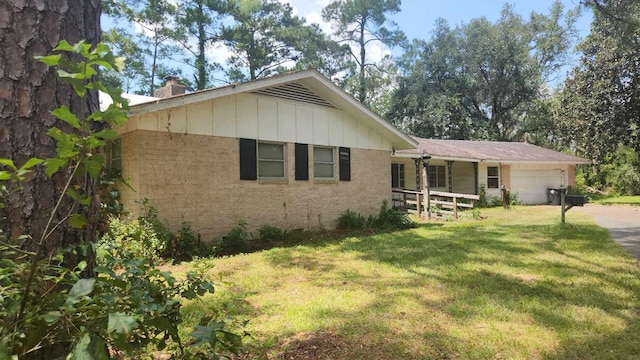 ranch-style home with a front yard and a garage