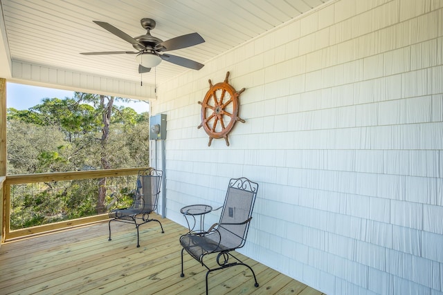 sunroom featuring ceiling fan