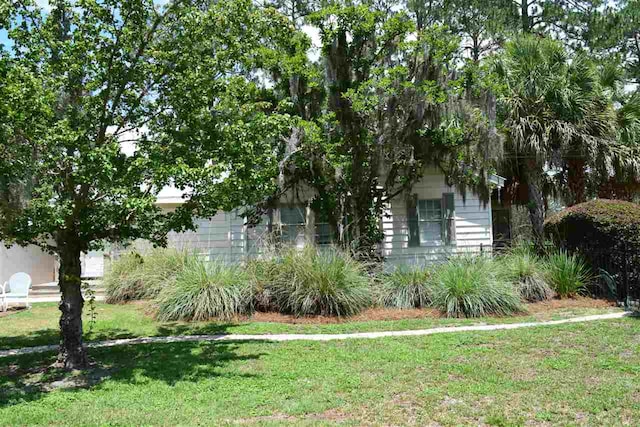 view of side of property featuring a lawn