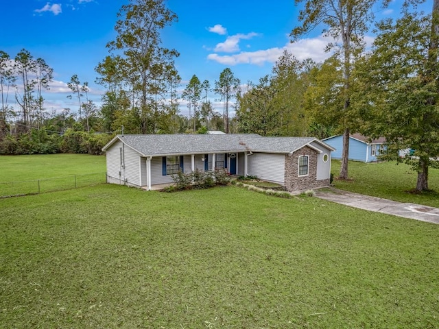 single story home with a front lawn