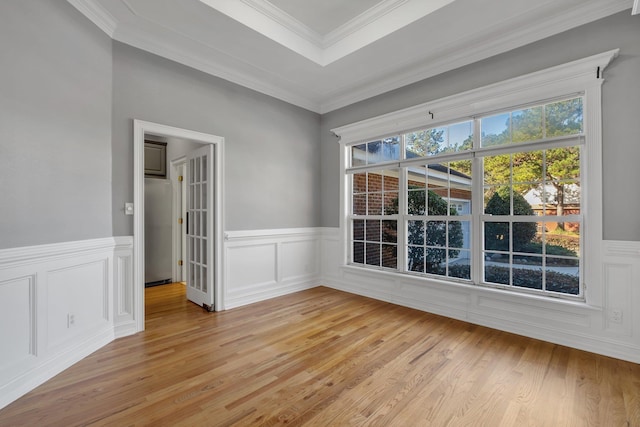 unfurnished room with crown molding and light hardwood / wood-style flooring