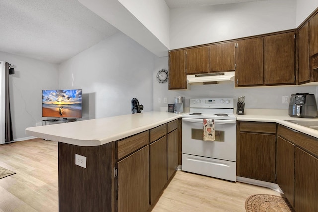 kitchen with kitchen peninsula, a textured ceiling, lofted ceiling, light wood-type flooring, and electric range