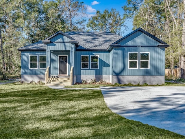 view of front of property with a front lawn