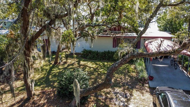 view of front of home with a front lawn