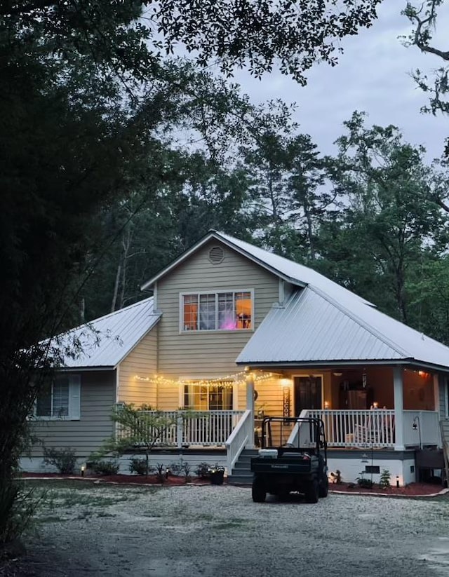 view of front facade with covered porch