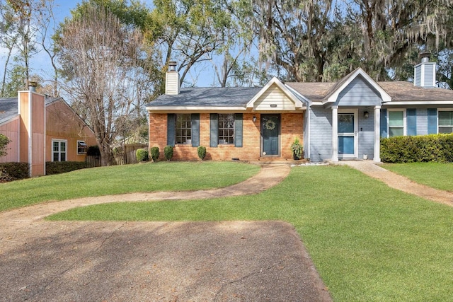 single story home with a front lawn