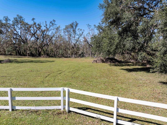 view of yard featuring a rural view