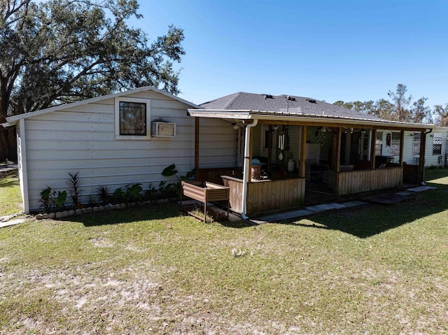 back of house featuring a yard