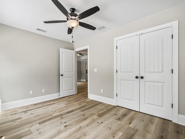 unfurnished bedroom featuring light wood-type flooring, a closet, and ceiling fan