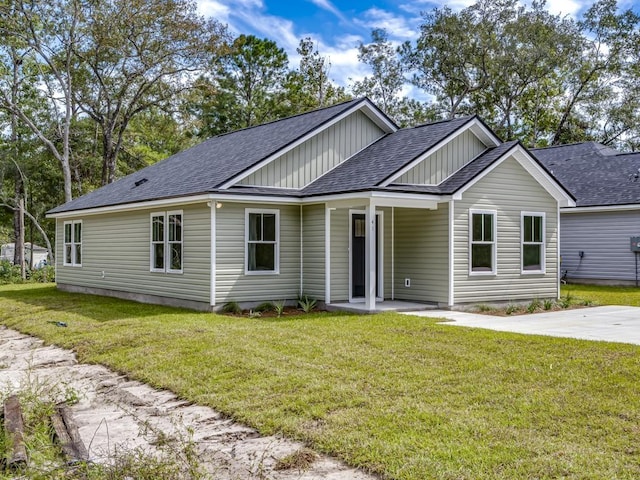 view of front of house with a front lawn