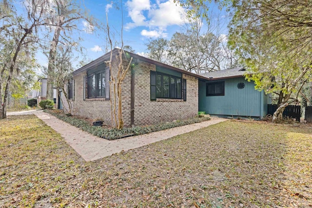 view of front of property with a front lawn