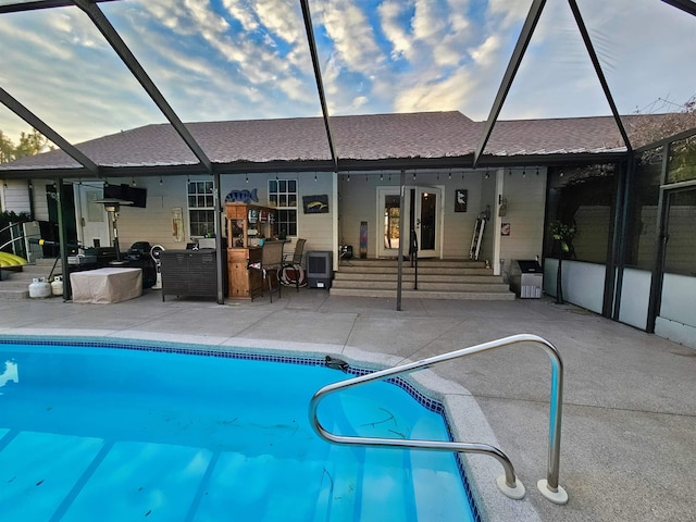 view of pool featuring ceiling fan and a patio area