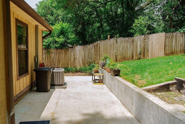 1839 Meriadoc Rd, Tallahassee, FL 32303 - fenced backyard with a patio