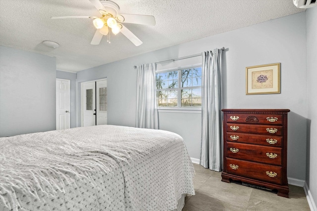 bedroom featuring ceiling fan, a closet, and a textured ceiling