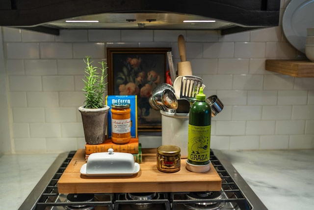 details featuring tasteful backsplash