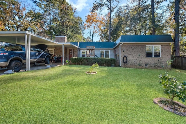 view of front of home featuring a carport and a front yard