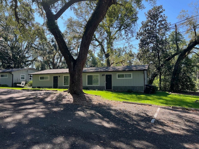 ranch-style home featuring a front yard