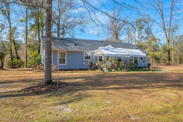 view of front of house with a front yard