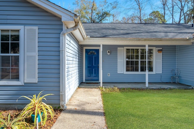 property entrance featuring a yard