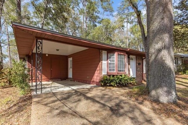 view of front facade with driveway and an attached carport