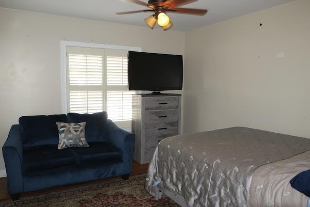 bedroom with ceiling fan