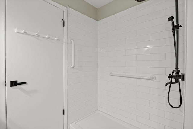 2521 Harriman Cir, Tallahassee, FL 32308 - full bathroom with a tile shower