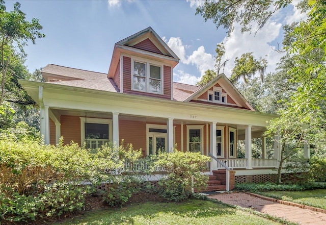 view of front of property featuring a porch