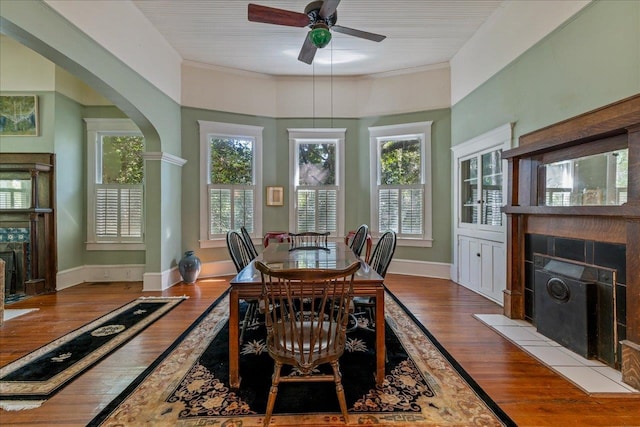 dining room with light wood-type flooring, ceiling fan, and crown molding