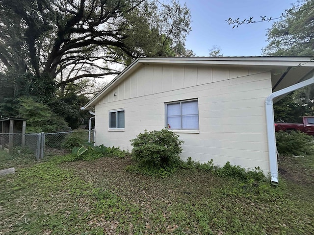 1518 Mabry St, Tallahassee, FL 32310 - view of side of home with concrete block siding and fence