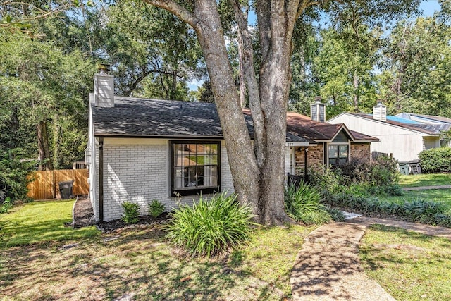 view of front of house with a front yard