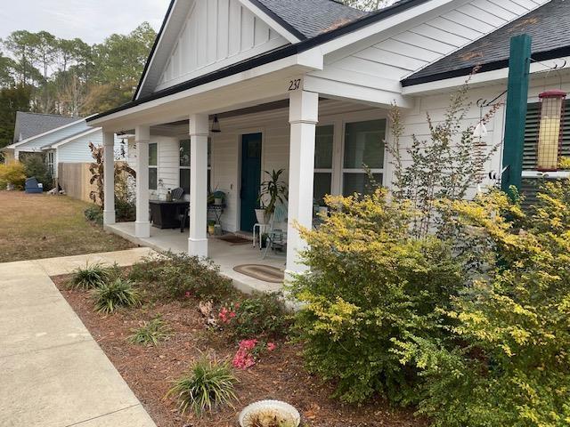 property entrance featuring covered porch