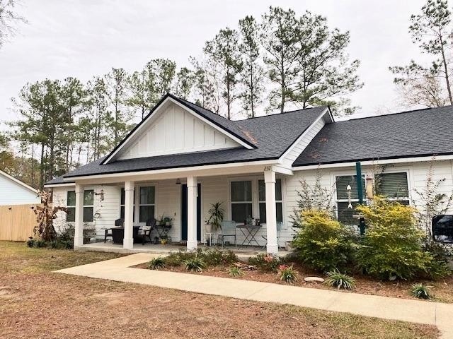 view of front of house featuring covered porch