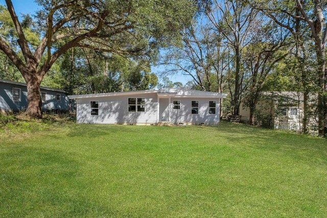 1618 Mayhew St, Tallahassee, FL 32304 - back of property featuring crawl space