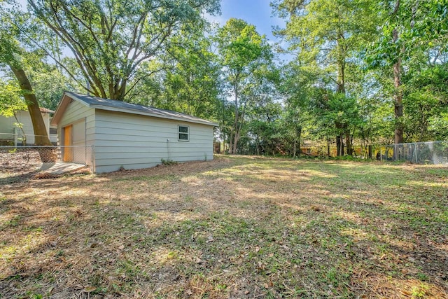 2204 Berkshire Dr, Tallahassee, FL 32304 - view of yard featuring an outdoor structure and a detached garage