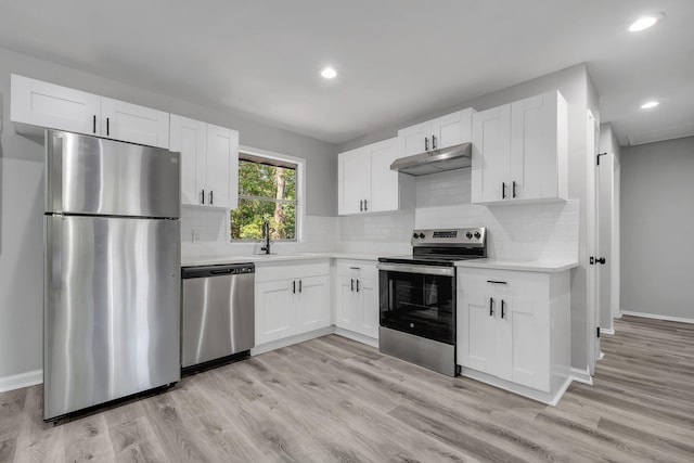 2204 Berkshire Dr, Tallahassee, FL 32304 - kitchen featuring stainless steel appliances, a sink, light countertops, light wood-style floors, and recessed lighting