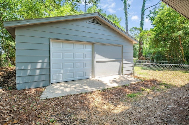 2204 Berkshire Dr, Tallahassee, FL 32304 - view of detached garage