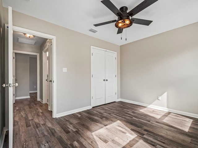 unfurnished bedroom featuring dark wood-type flooring, ceiling fan, and a closet