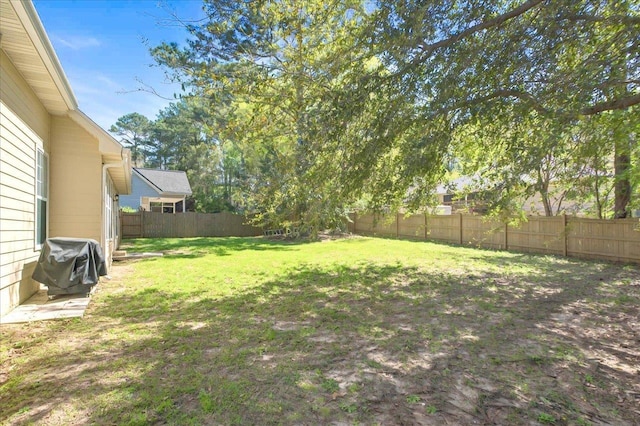 view of yard featuring a fenced backyard