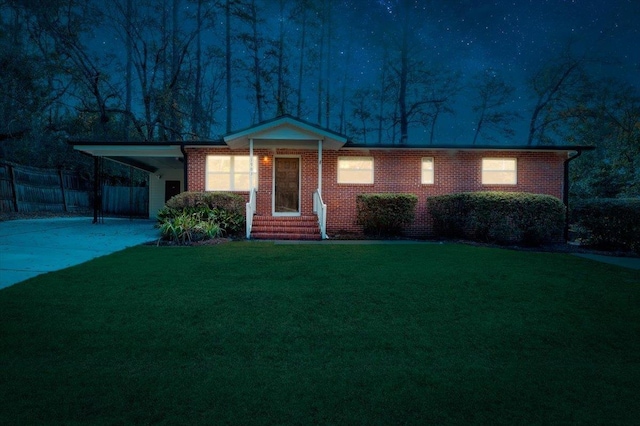 single story home featuring a carport and a front lawn