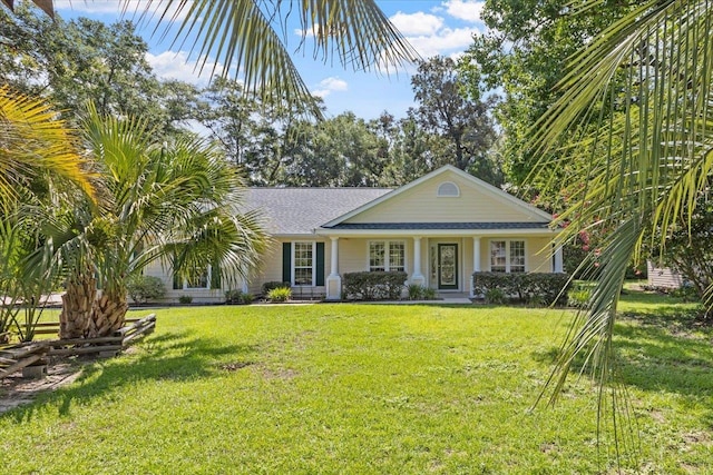 view of front facade with a front yard