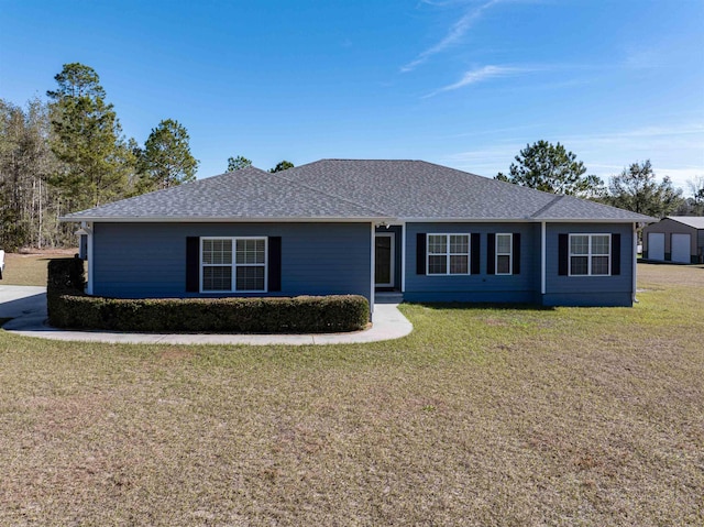 ranch-style home featuring a front lawn