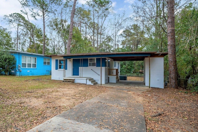 view of front facade featuring a carport and central air condition unit