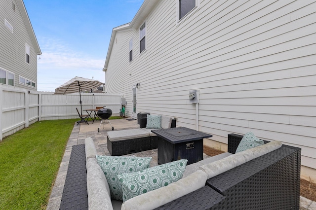 2848 Crestline Rd, Tallahassee, FL 32308 - fenced backyard featuring an outdoor living space and a patio area