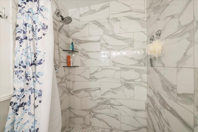 3822 Leane Dr, Tallahassee, FL 32309 - bathroom featuring tiled shower